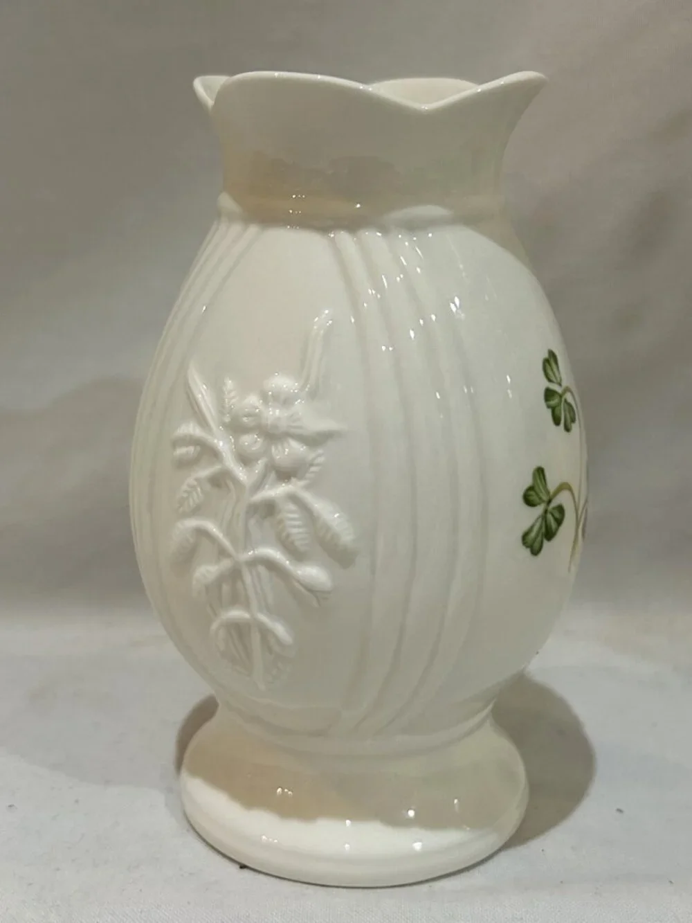 Irish Donegal Belleek Porcelain Mourne Vase 4.75